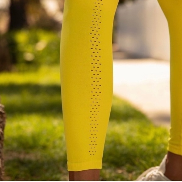 NWOT Free People Good Karma Leggings / High-Rise 7/8 Length / Neon Yellow / XS/S - Picture 4 of 13
